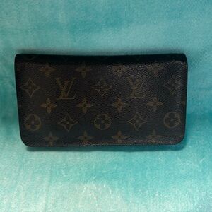 EUC Louis Vuitton Mongram wallet zip around